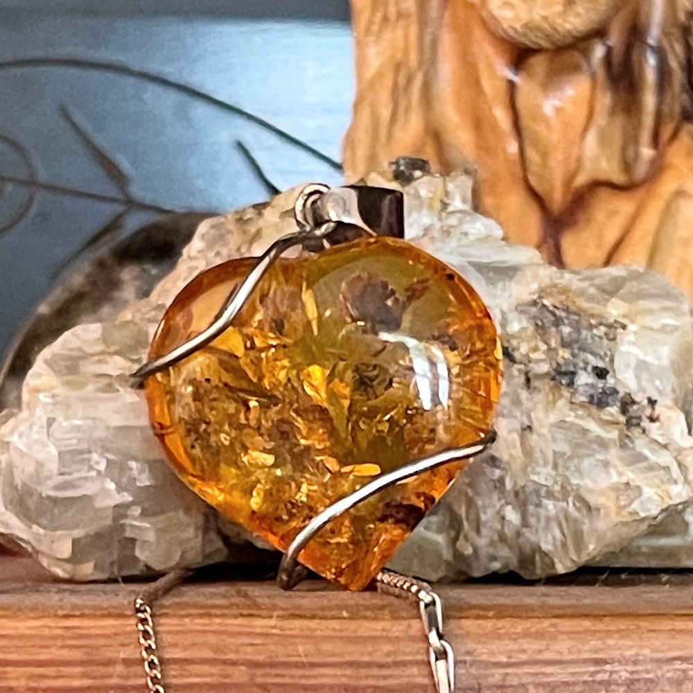 HEART SHAPED BALTIC AMBER PENDANT